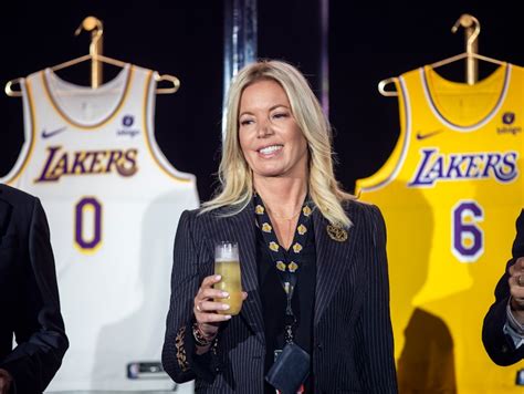 jeanie buss sex|Lakers president Jeanie Buss reveals how alleged sexual assault。